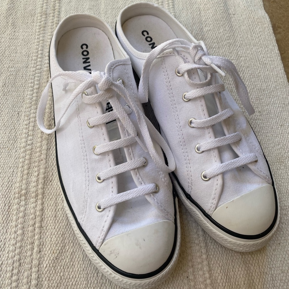 Converse White Woman’s Sneakers. Slightly Worn.